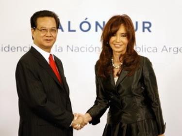 Tổng thống Cristina Fernandez de Kirchner đón tiếp Thủ tướng Nguyễn Tấn Dũng.