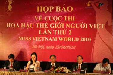 Quang cảnh buổi họp báo.