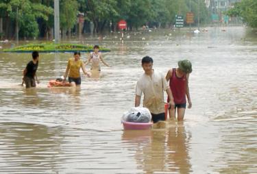 Mùa mưa năm 2009, toàn tỉnh xảy ra 3 đợt mưa lớn và 2 đợt lốc tố ước thiệt hại về kinh tế khoảng 30 tỷ đồng. (Ảnh: Thanh Chi)
