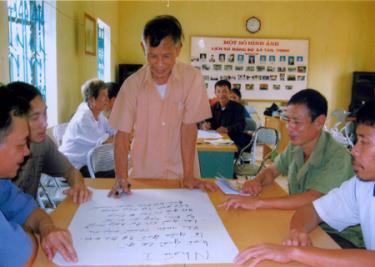 Tập huấn phòng chống bạo lực gia đình cho nam giới ở phường Tân Thịnh, thành phố Yên Bái.