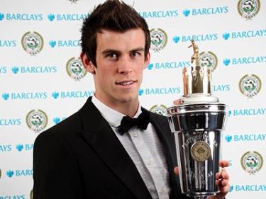 Bale giành giải thưởng cầu thủ xuất sắc nhất Premier League.