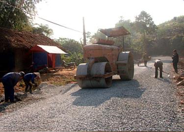 Trong hai năm 2010 và 2011, Yên Thành đã huy động được trên 100 triệu đồng và hơn 500 công lao động cùng Nhà nước bê tông hóa trên 1km đường giao thông liên thôn.