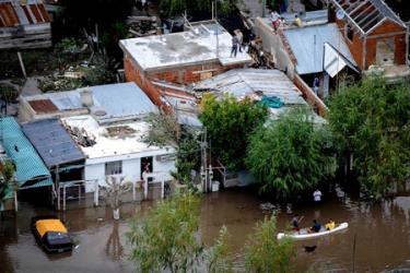 Thành phố La Plata biến thành một con sông lớn