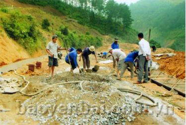 Tăng cường kiểm tra, giám sát thực hiện làm đường giao thông nông thôn thuộc Chương trình 30a của Chính phủ tại huyện Trạm Tấu.
