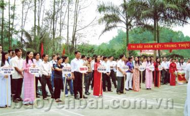 300 cán bộ, công nhân, viên chức, lao động thuộc công đoàn ngành xây dựng tham gia giải thể thao truyền thống của ngành lần thứ 19.