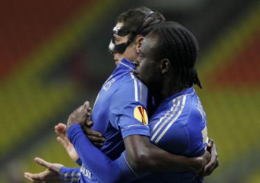 Torres lại ghi bàn giúp Chelsea vào bán kết Europa League.