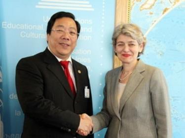 Thứ trưởng Ngoại giao Nguyễn Thanh Sơn có cuộc tiếp xúc với Tổng Giám đốc UNESCO Irina Bokova.