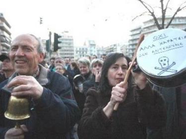Người dân biểu tình phản đối chính sách kinh tế khắc khổ tại Thessaloniki ngày 20/3.