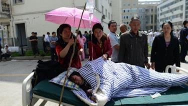 Trung Quốc khẩn trương cấp cứu người bị nạn trong trận động đất.