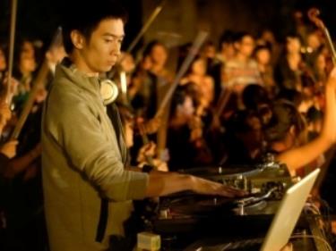 DJ SlimV góp mặt trong một chương trình Rhapsody Philharmornic