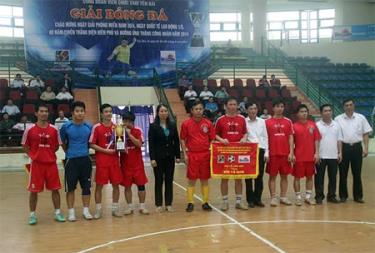 Ban tổ chức trao Giải Nhất cho Đội Thanh tra tỉnh.
