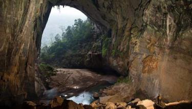 Cửa hang Én ở Phong Nha - Kẻ Bàng.