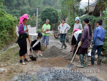 Việc nâng cao chất lượng giám sát của HĐND thị xã Nghĩa Lộ đã tạo chuyển biến tích cực trong đầu tư xây dựng cơ sở hạ tầng đối với những công trình Nhà nước và nhân dân cùng làm.
(Ảnh: Quang Tuấn)