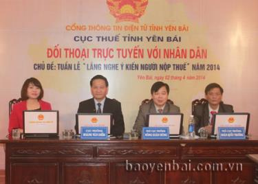 Lãnh đạo Cục Thuế tỉnh đối thoại trực tuyến với nhân dân.