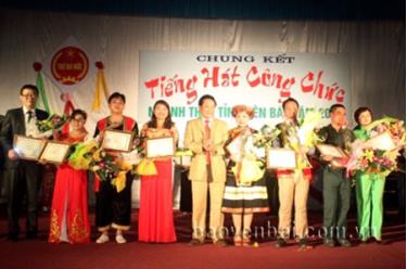 Đoàn viên thanh niên ngành thuế tham gia Hội thi tiếng hát công chức năm 2014.