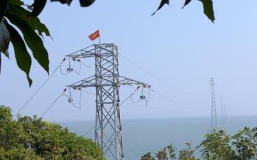 Đường dây 22kV vượt biển dài gần 13 km mới khánh thành.
