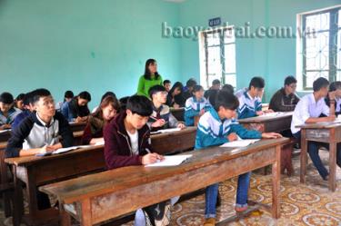 Giờ ôn thi của học sinh khối 12 Trường THPT Sơn Thịnh.
