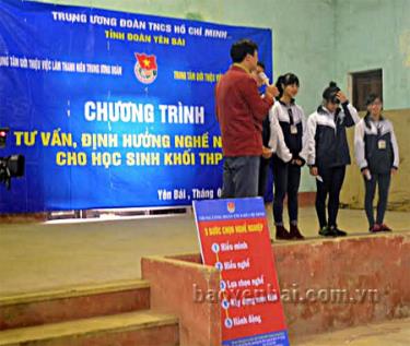 Một buổi tư vấn, định hướng nghề cho học sinh do Tỉnh đoàn Yên Bái tổ chức.