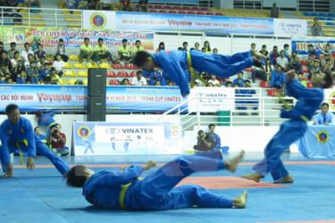 Các vận động viên thi đấu khai mạc Giải vô địch các đội mạnh Vovinam toàn quốc lần VI - năm 2015.