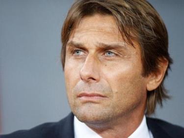 Antonio Conte dẫn dắt Chelsea theo bản hợp đồng 3 năm.