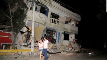 Những căn nhà bị nghiêng và có nguy cơ đổ sập ở thành phố Guayaquil, Ecuador.