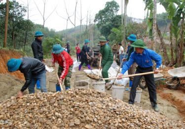 Xây dựng đường giao thông nông thôn ở xã Nghĩa An, thị xã Nghĩa Lộ.