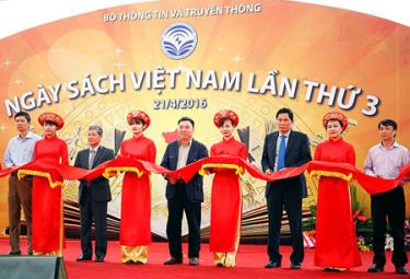 Cắt băng khai trương Ngày sách Việt Nam lần thứ 3.