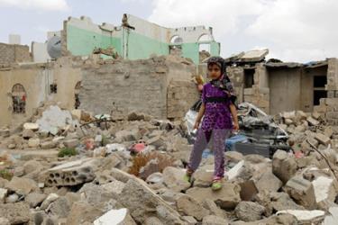 Cảnh đổ nát sau cuộc không kích ở Yemen ngày 25/3.
