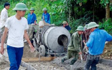 Từ mô hình điểm ở thôn Đồng Trạng, phong trào xây dựng đường giao thông nông thôn đã phát triển mạnh mẽ trong toàn xã Báo Đáp.