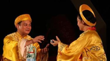 Tên tuổi nghệ sỹ nhân dân Anh Tú (trái) gắn liền với nhiều vở kịch lịch sử.