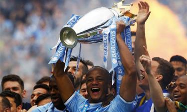 Kompany sẽ nâng cup Ngoại hạng Anh lần thứ ba cho Man City.