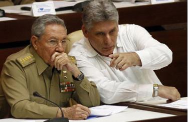 Chủ tịch Cuba Raul castro (trái) và Phó Chủ tịch Thứ nhất Miguel Diaz-Canel Bermudez.