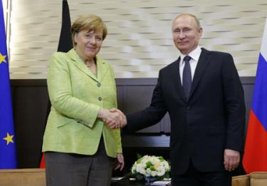 Thủ tướng Đức Angela Merkel và Tổng thống Nga Vladimir Putin.