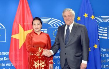 Chủ tịch Nghị viện châu Âu Antonio Tajani đón Chủ tịch Quốc hội Nguyễn Thị Kim Ngân.