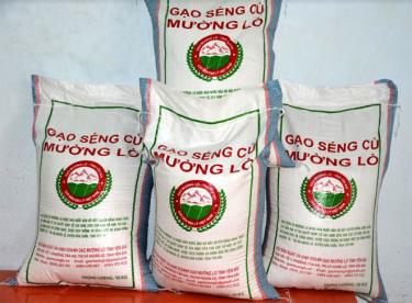 Sản phẩm gạo Séng cù của Hội Sản xuất kinh doanh gạo Mường Lò tỉnh Yên Bái.