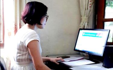 Doan Thi Nga, an office specialist of the provincial Fatherland Front Committee, works from home.