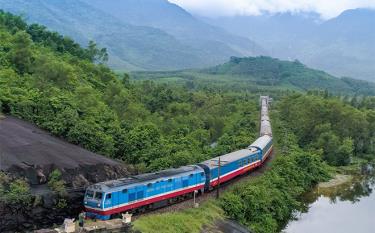 Ngành đường sắt chỉ còn duy trì một đôi tàu khách chạy tuyến Bắc-Nam trong mùa dịch COVID-19.