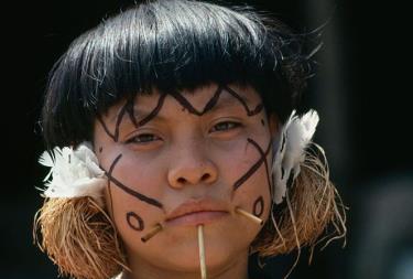 Một thổ dân bộ lạc Yanomami.