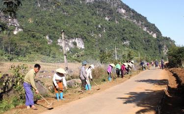 Mô hình đoạn đường tự quản “Sáng-xanh-sạch-đẹp” ở xã Khai Trung.