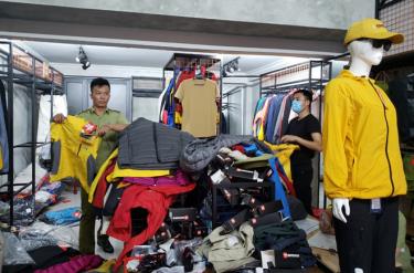 Nhiều quần áo du lịch không có hóa đơn chứng từ.