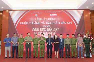 Các đại biểu tham dự phát động cuộc thi.