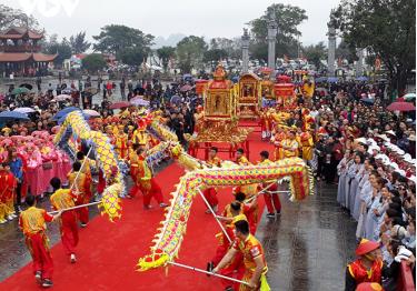 Lễ hội đền Cửa Ông.