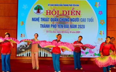 Hội diễn nghệ thuật quần chúng người cao tuổi thành phố Yên Bái năm 2020.