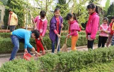 Phong trào “Thiếu nhi Yên Bái thi đua làm theo 5 điều Bác Hồ dạy” đã lan tỏa giúp các đội viên, thiếu niên, nhi đồng học tập, rèn luyện và phát triển toàn diện. (Ảnh: Thu Trang)