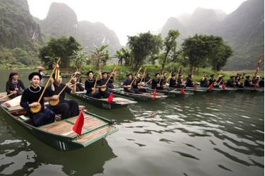 Hát then vùng cao ở Tràng An Ảnh: NGÂN LIÊN