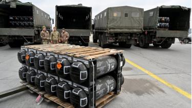 Quân đội Ukraine tiếp nhận lô tên lửa chống tăng FGM-148 Javelins do Mỹ cung cấp.