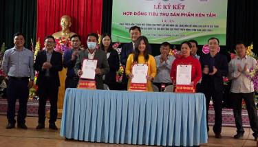 Quang cảnh lễ ký kết.