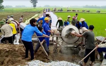 Các lực lượng ở thị xã Nghĩa Lộ tham gia xây dựng các công trình nông thôn mới. Ảnh minh họa