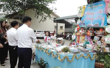 Một góc không gian trưng bày sách.