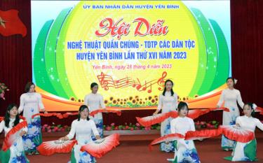 Hội diễn nghệ thuật quần chúng - trình diễn trang phục các dân tộc  huyện Yên Bình năm 2023.
